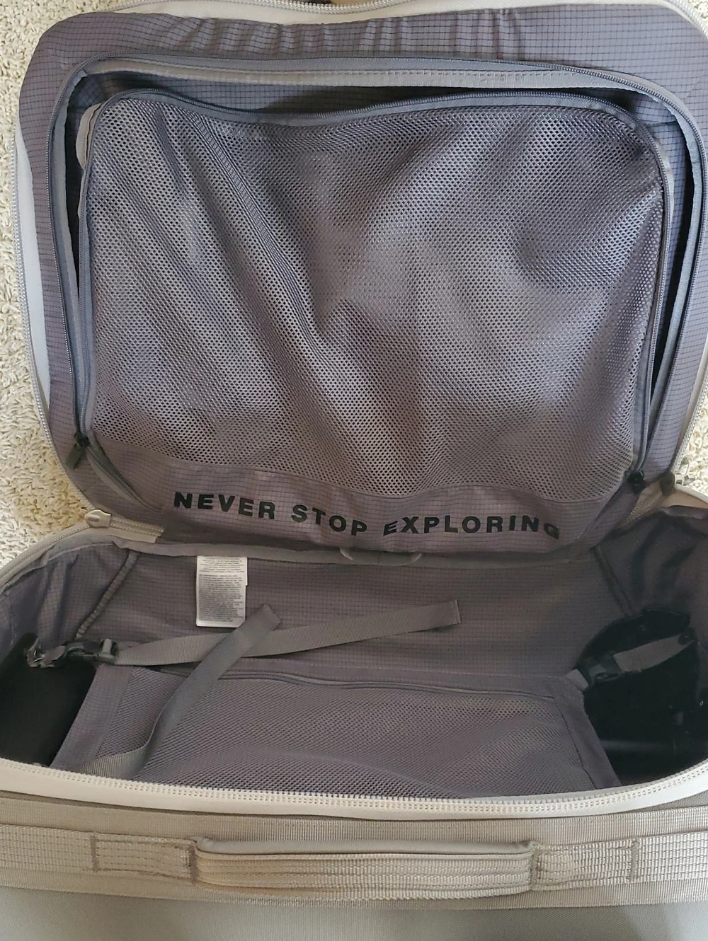 The North Face Rolling Thunder Men's 22inch/40L Luggage